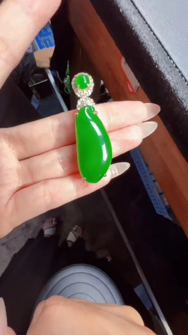 未镶嵌定制翡翠翡翠A货有轻微色差属于正常现象，福瓜多样性发货1