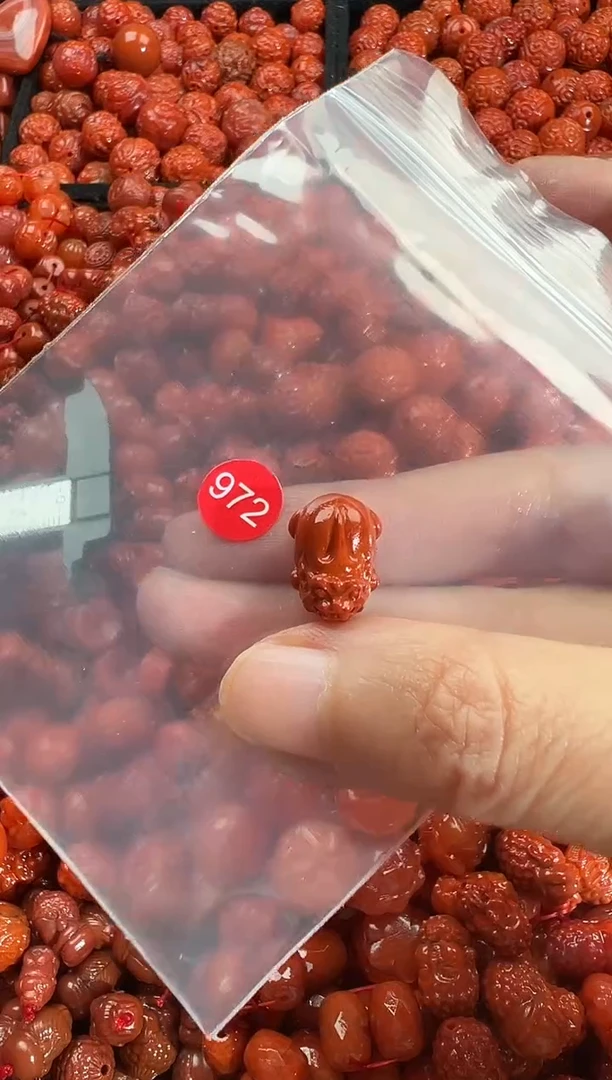 颈饰未镶嵌南红玛瑙1