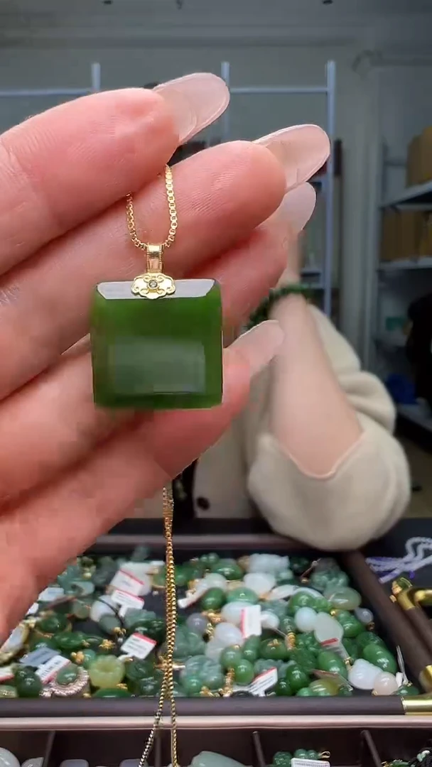 颈饰18K金镶嵌和田玉（多样性发货.发其一）11.28.83