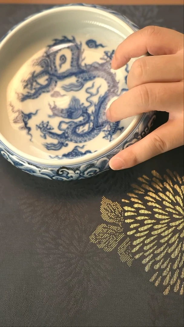 仿明青花江崖海水龙纹水洗