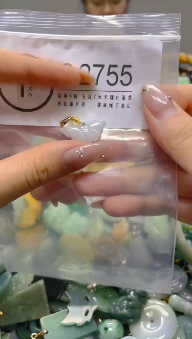 颈饰未镶嵌翡翠/C /翡翠A货，一件也是批发价