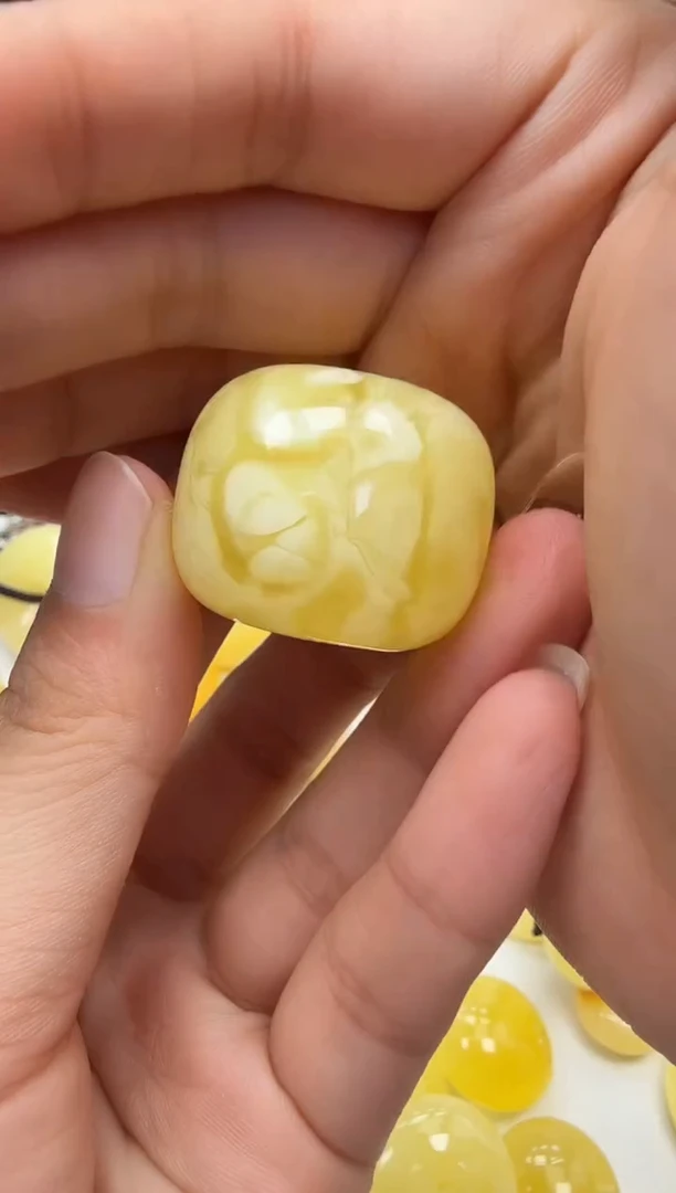 裸石琥珀未镶嵌如图