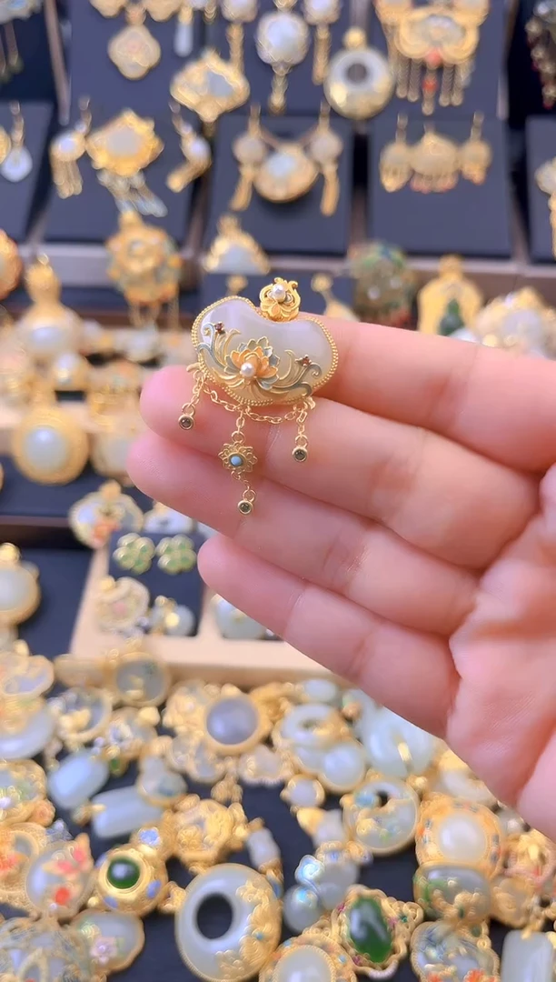 和田玉银S925镀金镶嵌颈饰三生三世莲花如意流苏吊坠