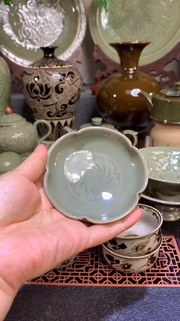 耀州窑微瑕青瓷折口普洱杯两只