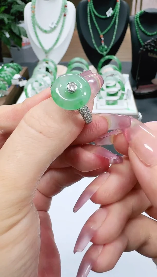 未镶嵌1石英质玉（非洲翠）蜜*/5100