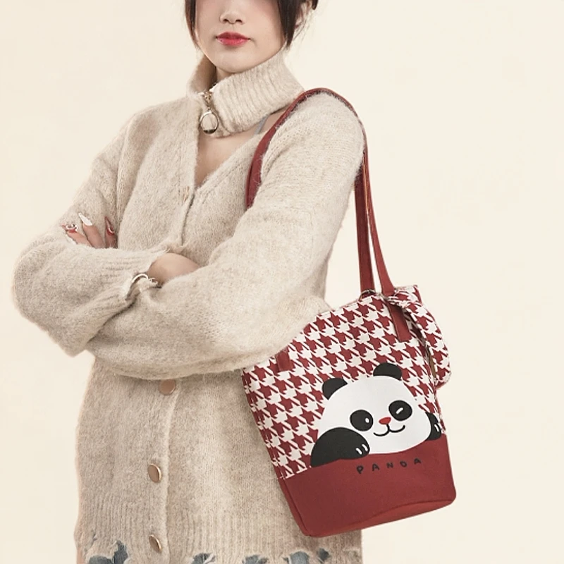 弘娜原创新年熊猫格纹百搭通勤包包休闲大容量单肩斜挎水桶包女AS