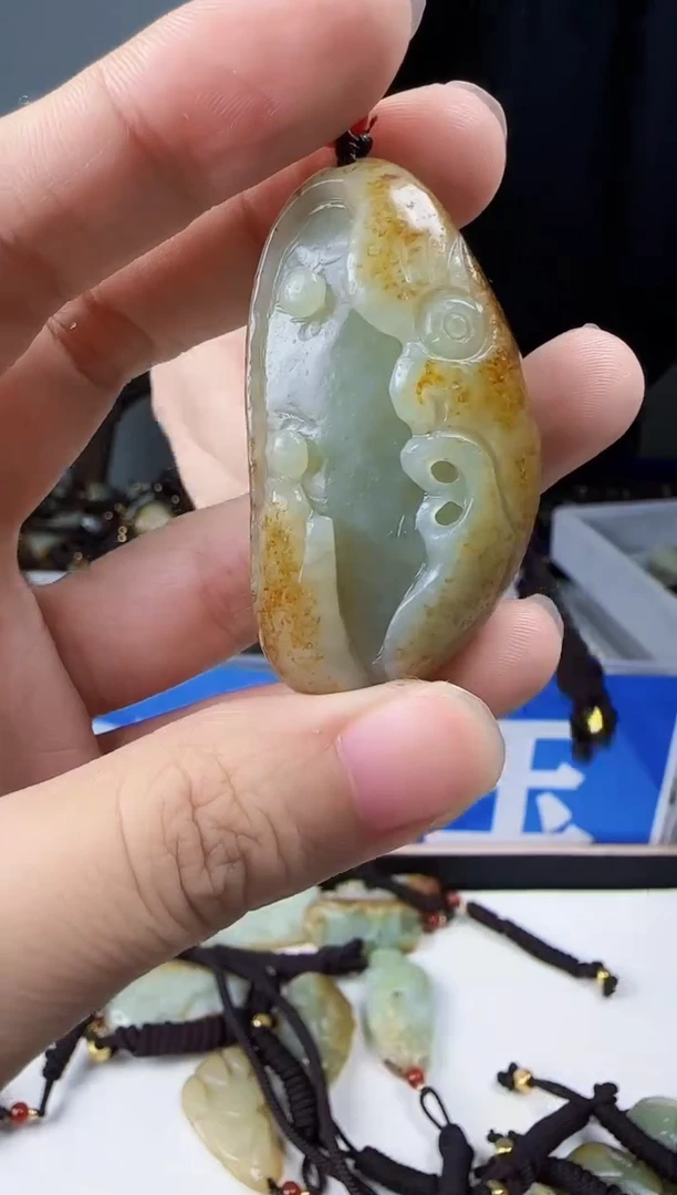 和田玉未镶嵌颈饰1