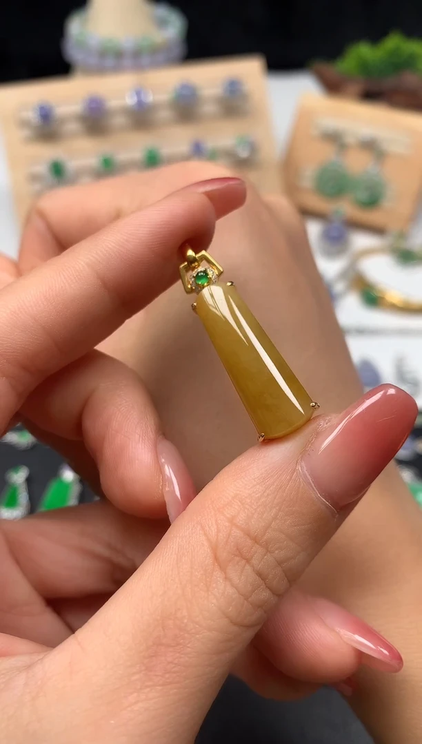 颈饰18K金镶嵌翡翠25