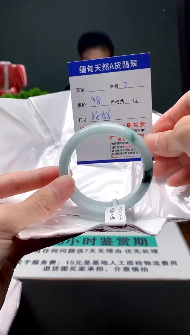 翡翠手镯未镶嵌2缅甸天然A货翡翠需包容瑕疵，介意慎拍