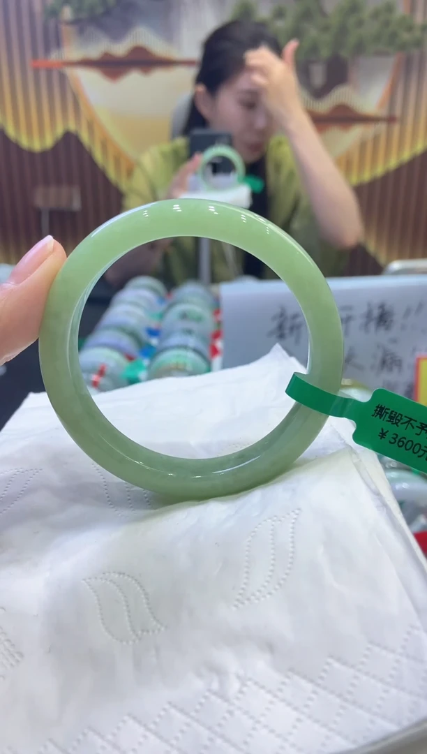 未镶嵌手镯翡翠w****阳00004788