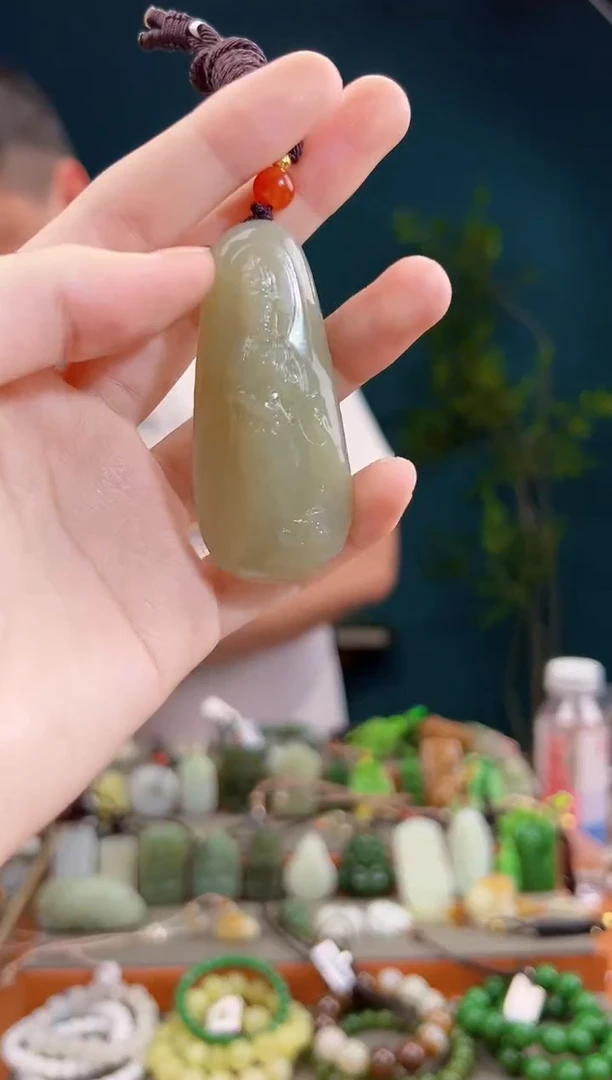 颈饰未镶嵌和田玉一物一证 拍一单发一个