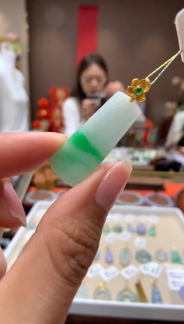 【闪购商品】翡翠颈饰18K金镶嵌无事牌