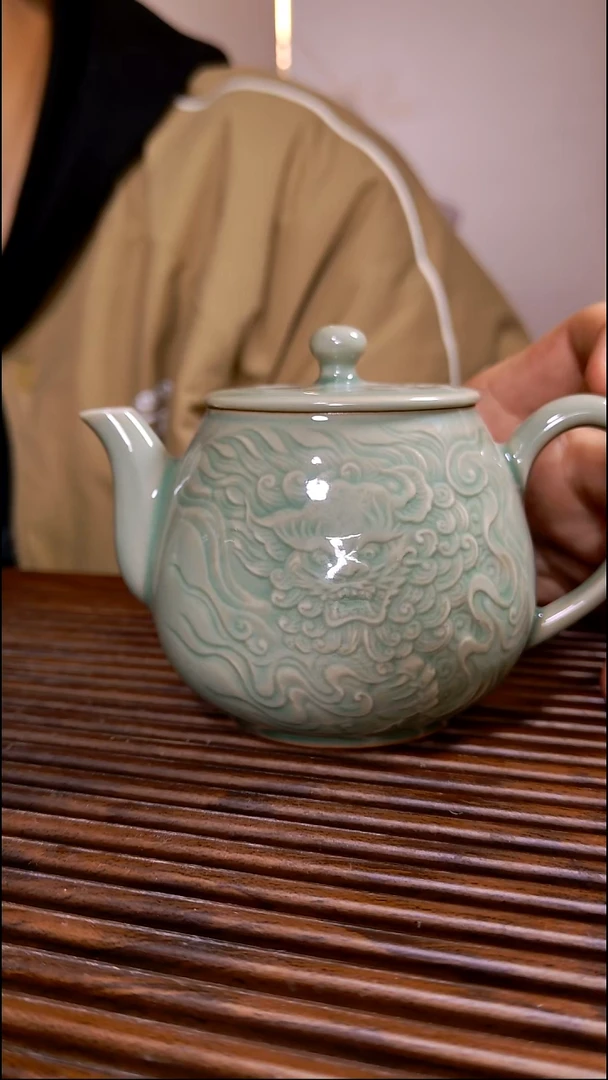 龙**跃和青禾事事如意单壶