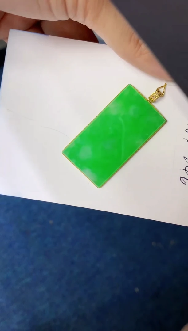 翡翠18K金镶嵌颈饰缅甸天然翡翠A货