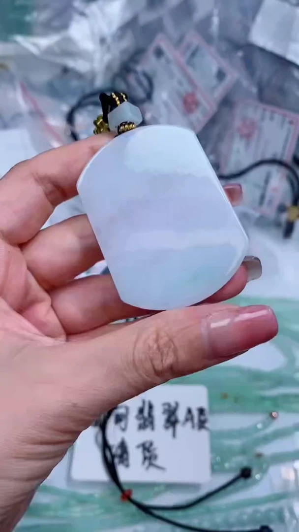 翡翠未镶嵌颈饰吊坠