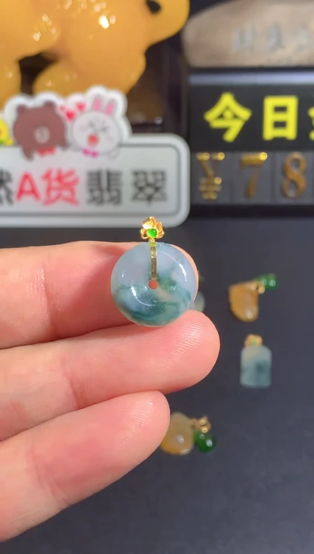 颈饰18K金镶嵌翡翠