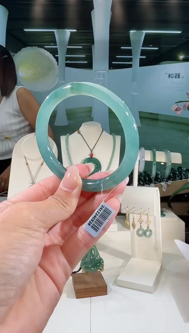翡翠手镯未镶嵌58圈