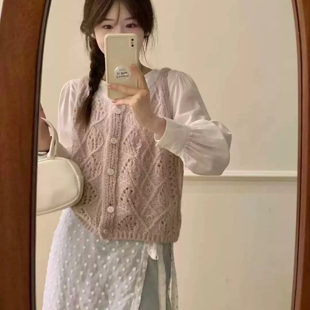 S2401 软糯镂空设计针织马甲开衫女甜美叠穿上衣