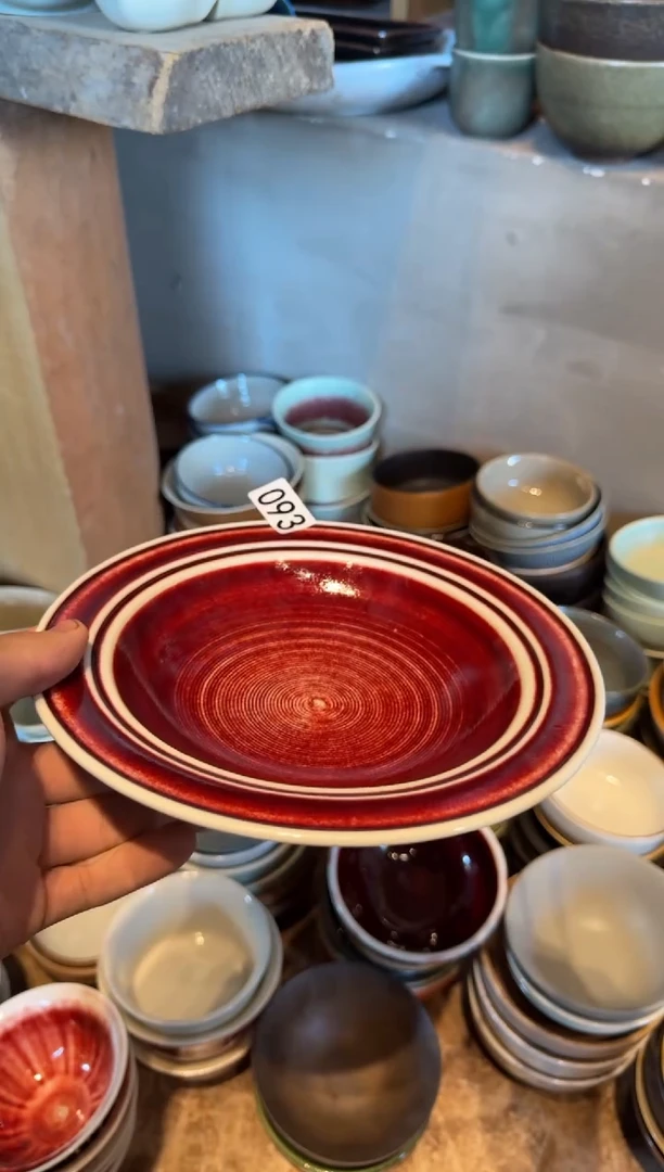 瓷如*93 微瑕郎红平沿盘1个