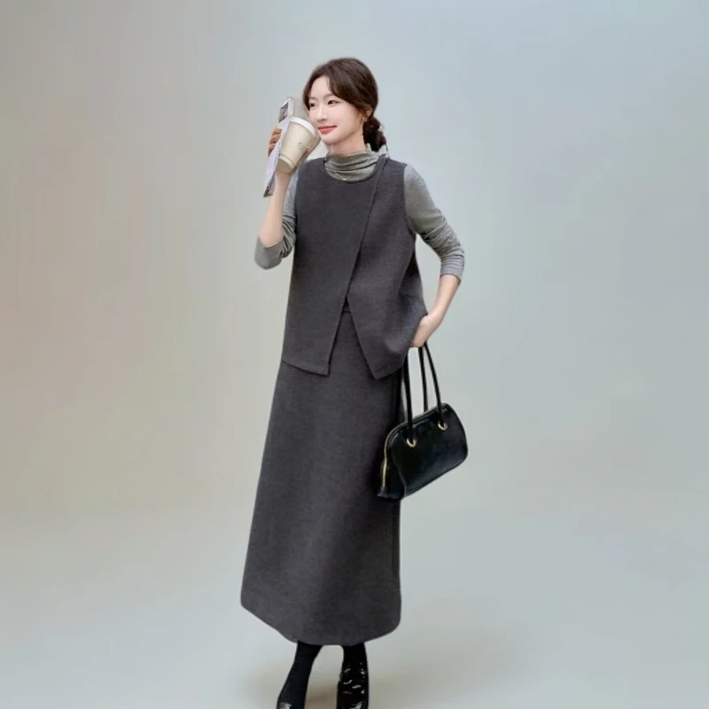 T  006时尚百搭透气马甲+上衣+半裙宽松气质春秋女士套装