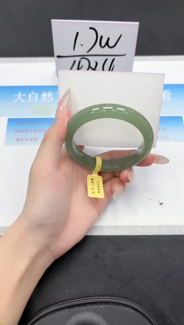 未镶嵌手镯石英质玉158-59.3