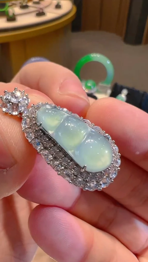 【闪购商品】翡翠吊坠(不含链)合金多样性发货一件