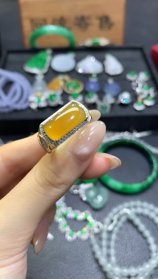 18K金镶嵌戒指翡翠51团购