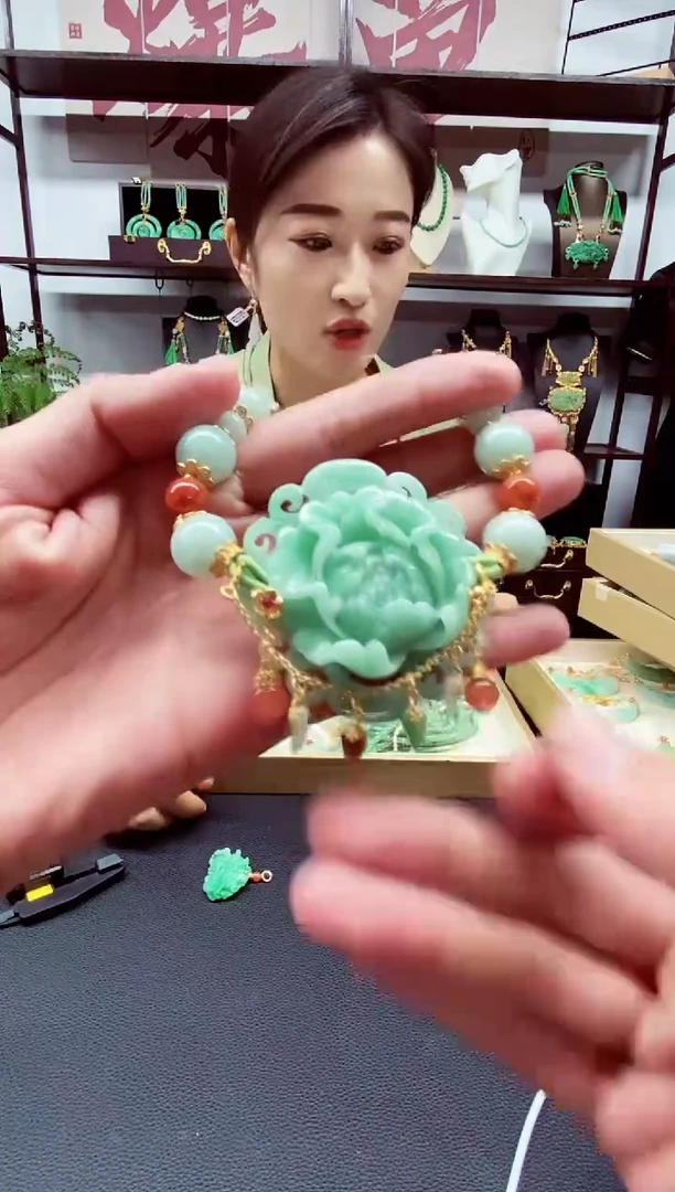 翡翠未镶嵌颈饰翡翠吊坠