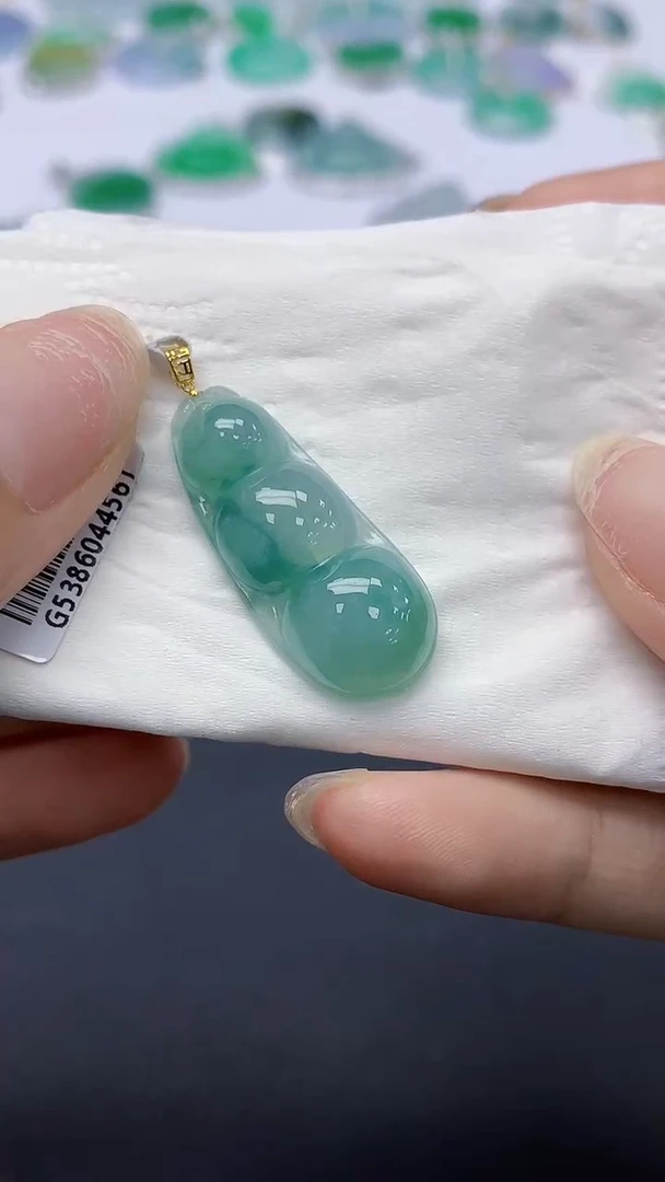 翡翠18K金镶嵌颈饰天然缅甸a货翡翠