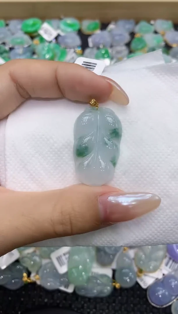 翡翠18K金镶嵌颈饰111111111111