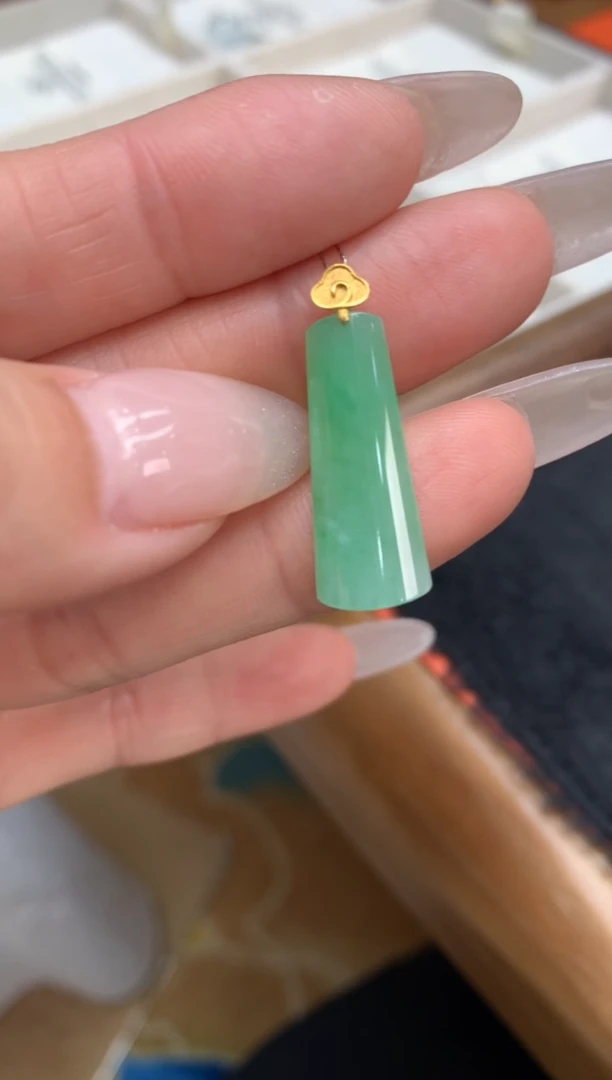 【闪购商品】翡翠颈饰18K金镶嵌无事牌