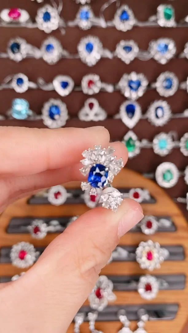 【闪购商品】蓝宝石18K金戒指18K金镶嵌1.1克拉