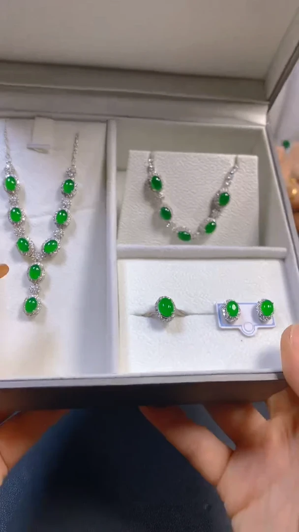 【闪购商品】翡翠颈饰未镶嵌0800073944多样性发一套盒