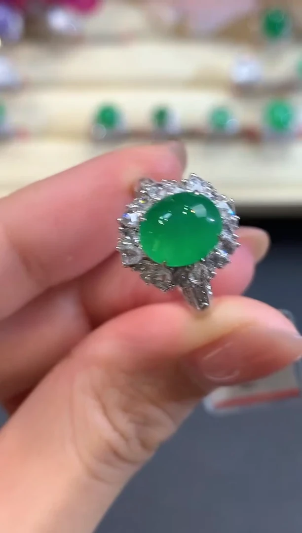 18K金镶嵌戒指翡翠a105