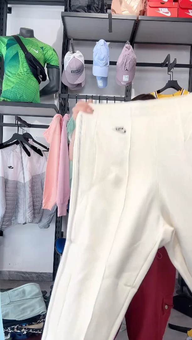 1561  编码 瑕疵款直播间过款为准 尺码
