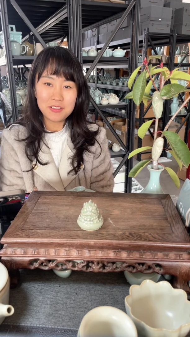 【闪购商品】瓷片微瑕翠青小狮子