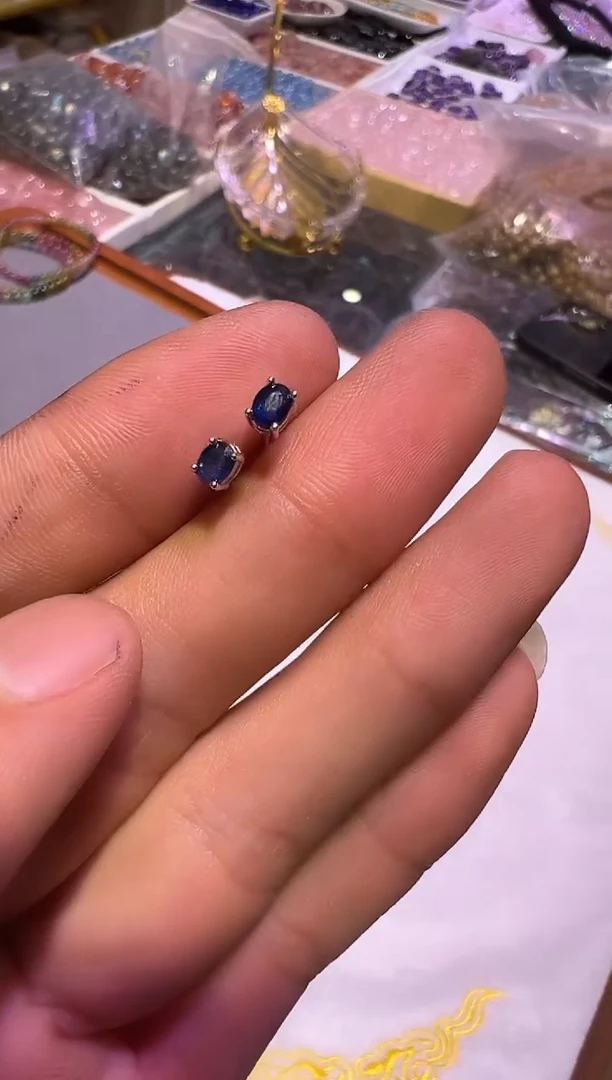 蓝宝石耳饰银S925镶嵌蓝宝石耳钉 多样性发一