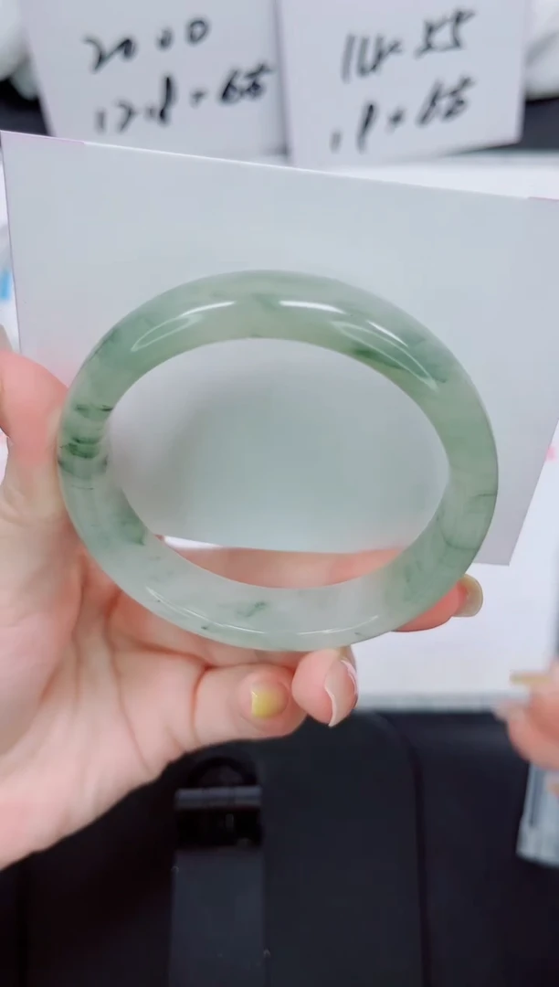 石英质玉手镯未镶嵌10