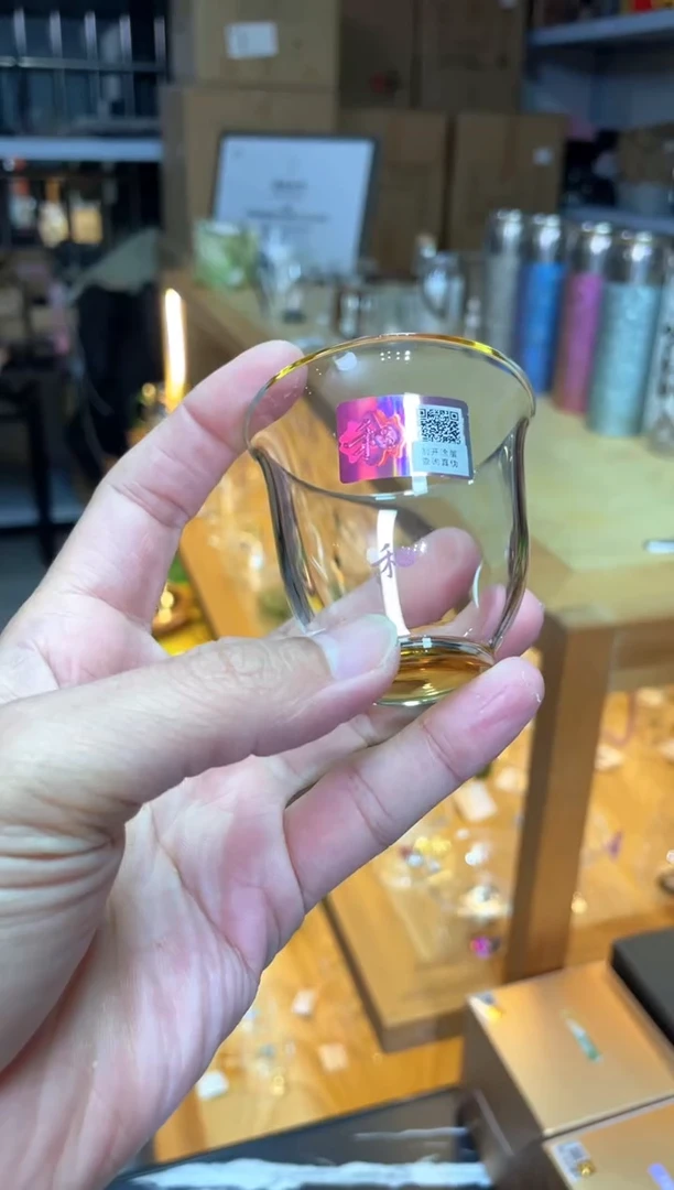 韵杯琥珀色