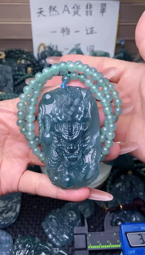 翡翠未镶嵌颈饰