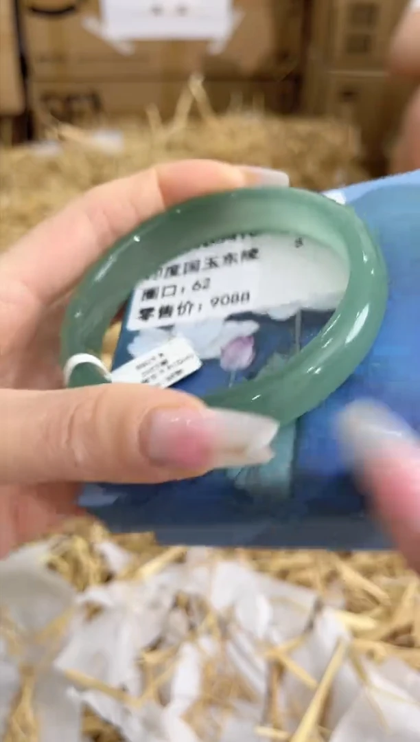 未镶嵌手镯石英质玉D5416
