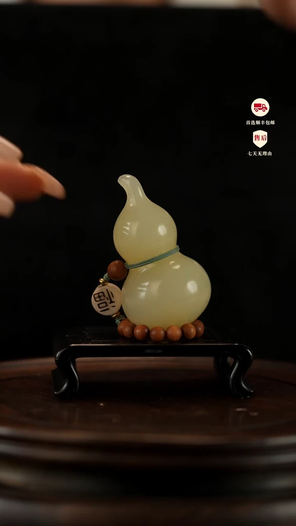 云南石竹叶青雕刻：手捻福禄手把件摆件