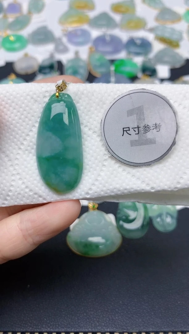 翡翠18K金镶嵌颈饰天然缅甸A货翡翠