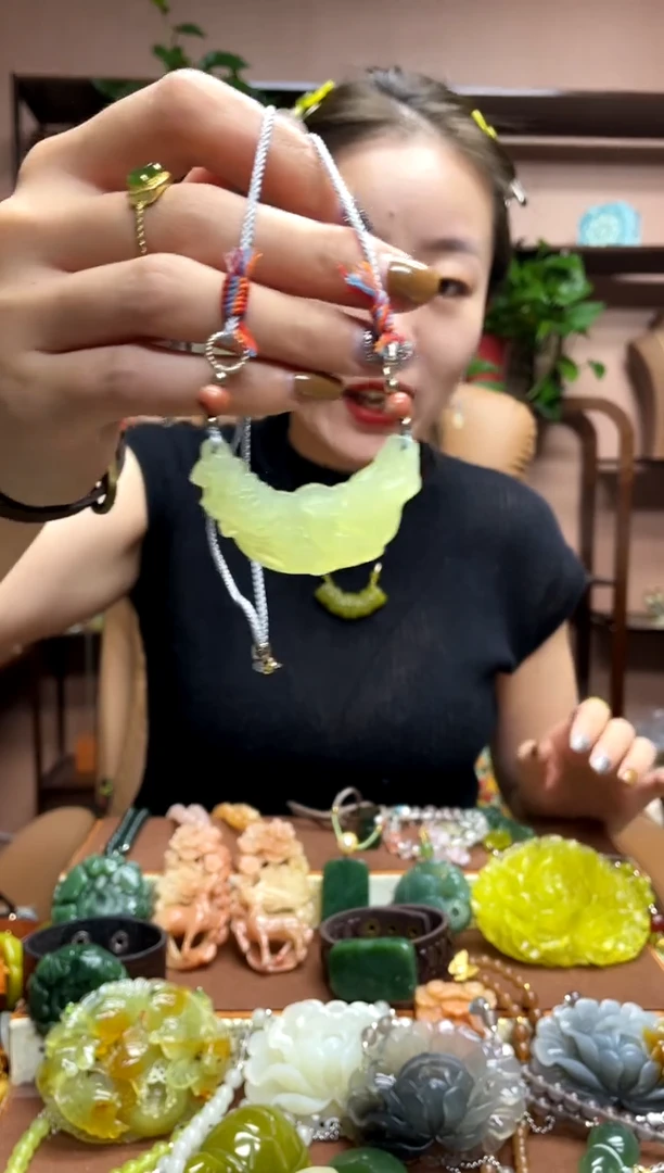 未镶嵌岫玉吊坠·