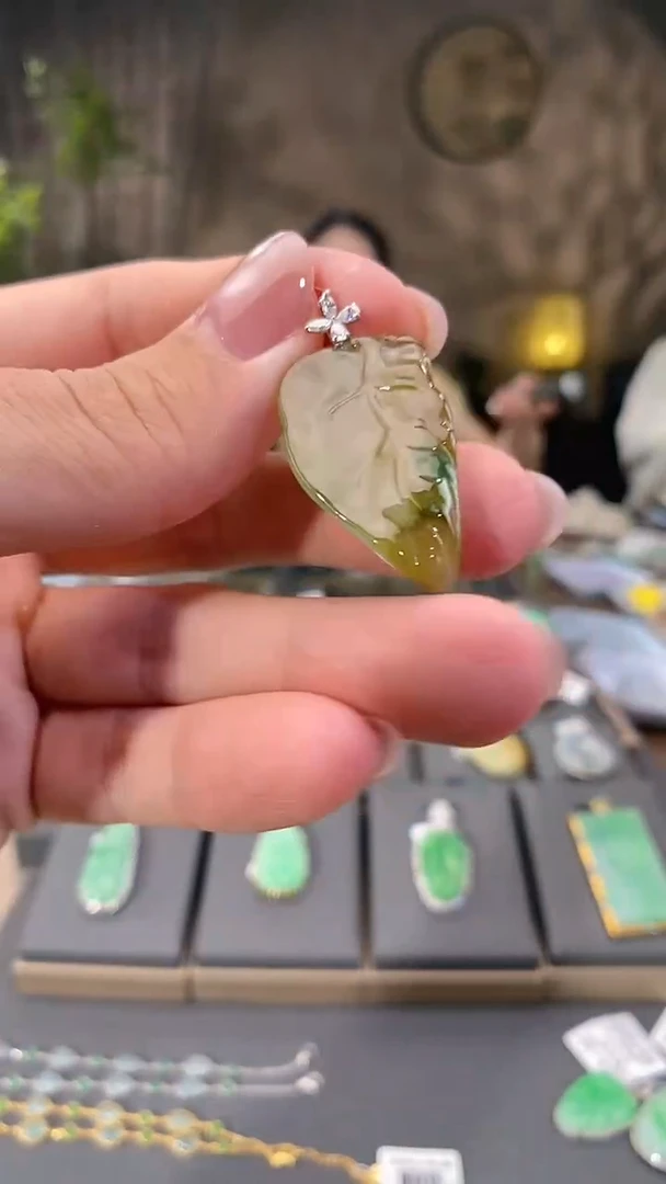 吊坠(不含链)18K金镶嵌翡翠叶子