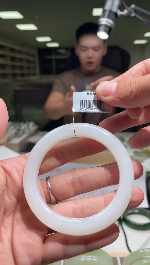 未镶嵌手镯和田玉【毅哥专享福利】57-58圈，5242