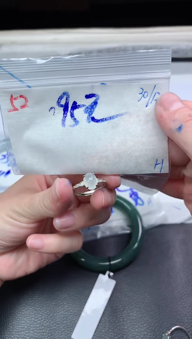 未镶嵌定制翡翠52毛货需精细抛光手镯拍一发一