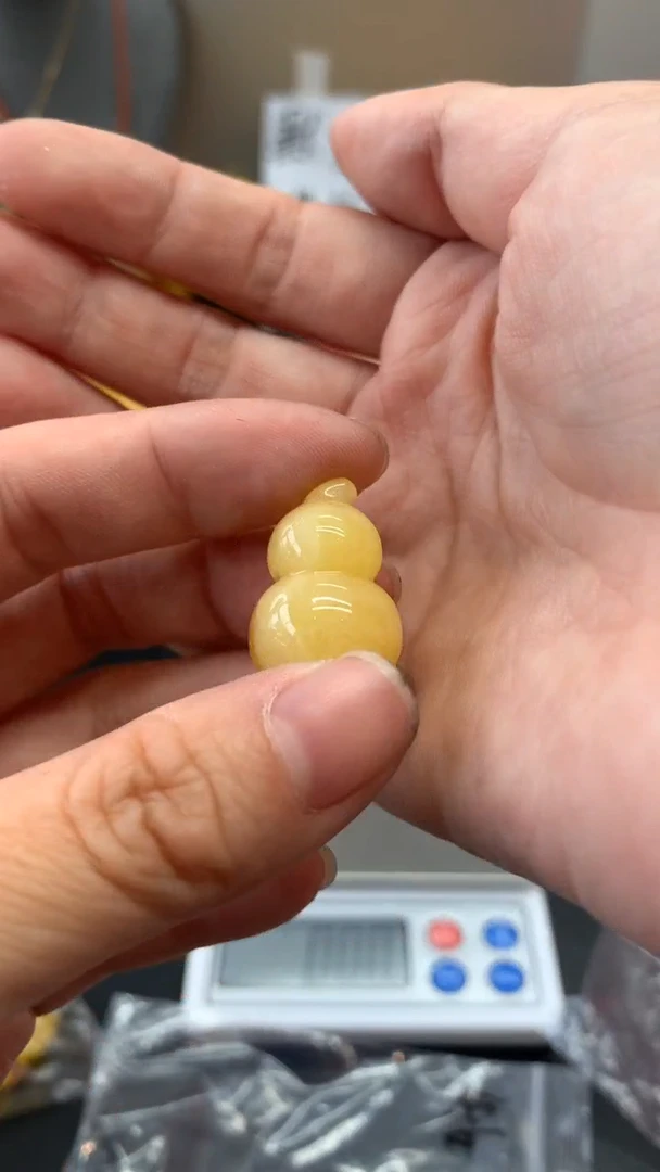 未镶嵌琥珀珠宝奇石790