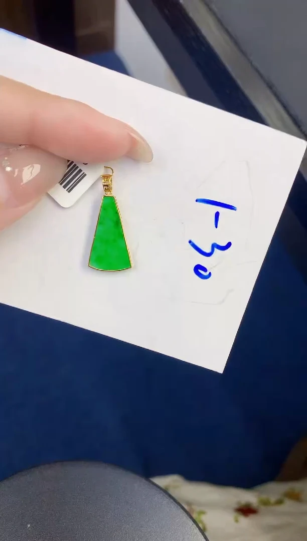 颈饰18K金镶嵌翡翠缅甸天然翡翠a货