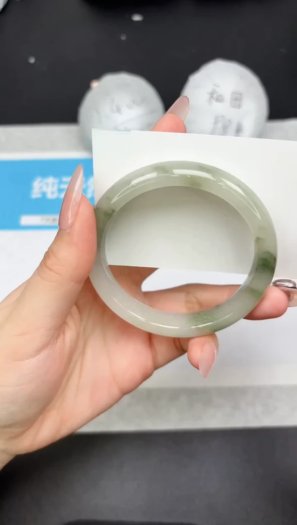 【闪购商品】石英质玉手镯未镶嵌93-57.3